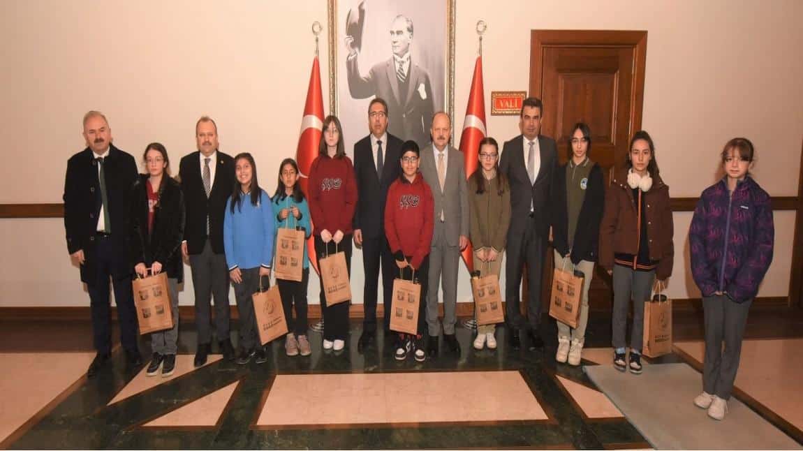 Okulumuz öğrencisi Yağmur Cevheroğlu il geneli resim yarışmasında ikinci oldu.