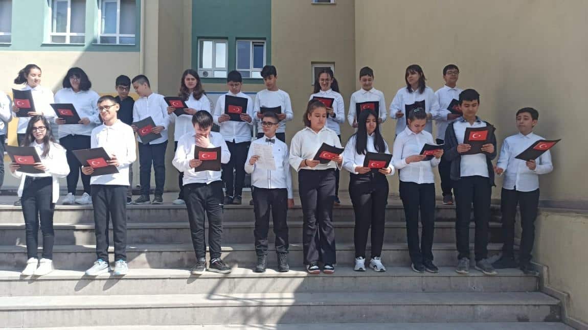 18 Mart Çanakkale Zaferi ve Şehitleri Anma Günü okulumuzda düzenlenen programla kutlandı.